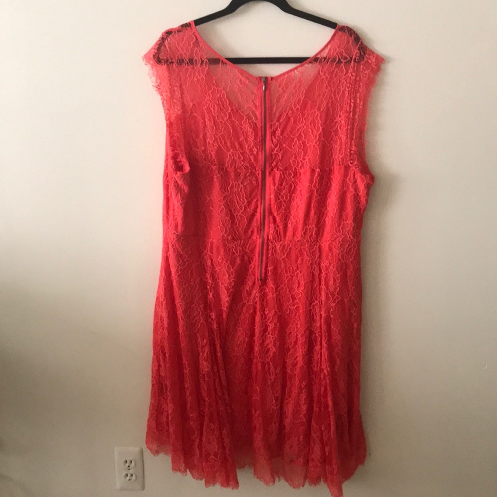 Sleeveless Floral Dress - Picture 2 of 4